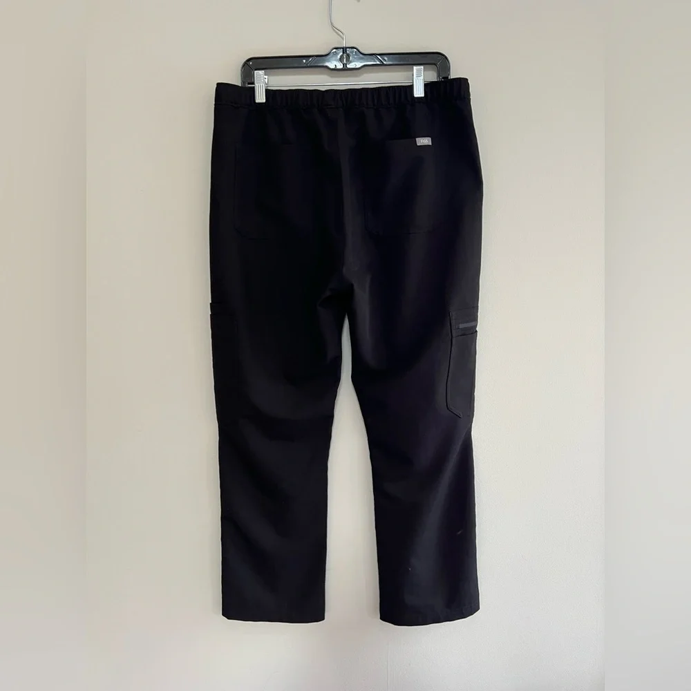 FIGS Men's Cairo Cargo Scrub Pants in Black, Large/Short